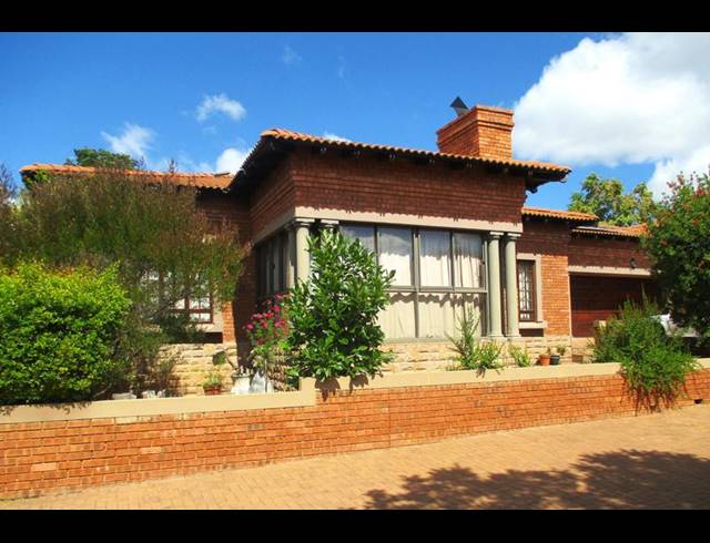 3 BEDROOM TOWNHOUSE FOR SALE IN DAN PIENAAR